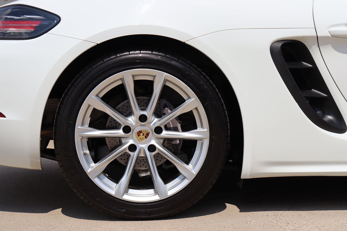 2019 Porsche Cayman Base photo 33
