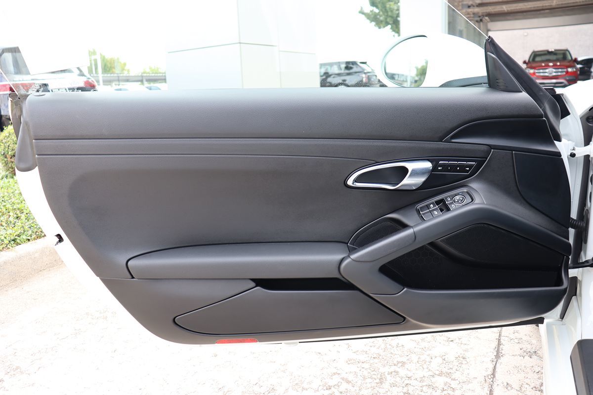 2019 Porsche Cayman Base photo 30