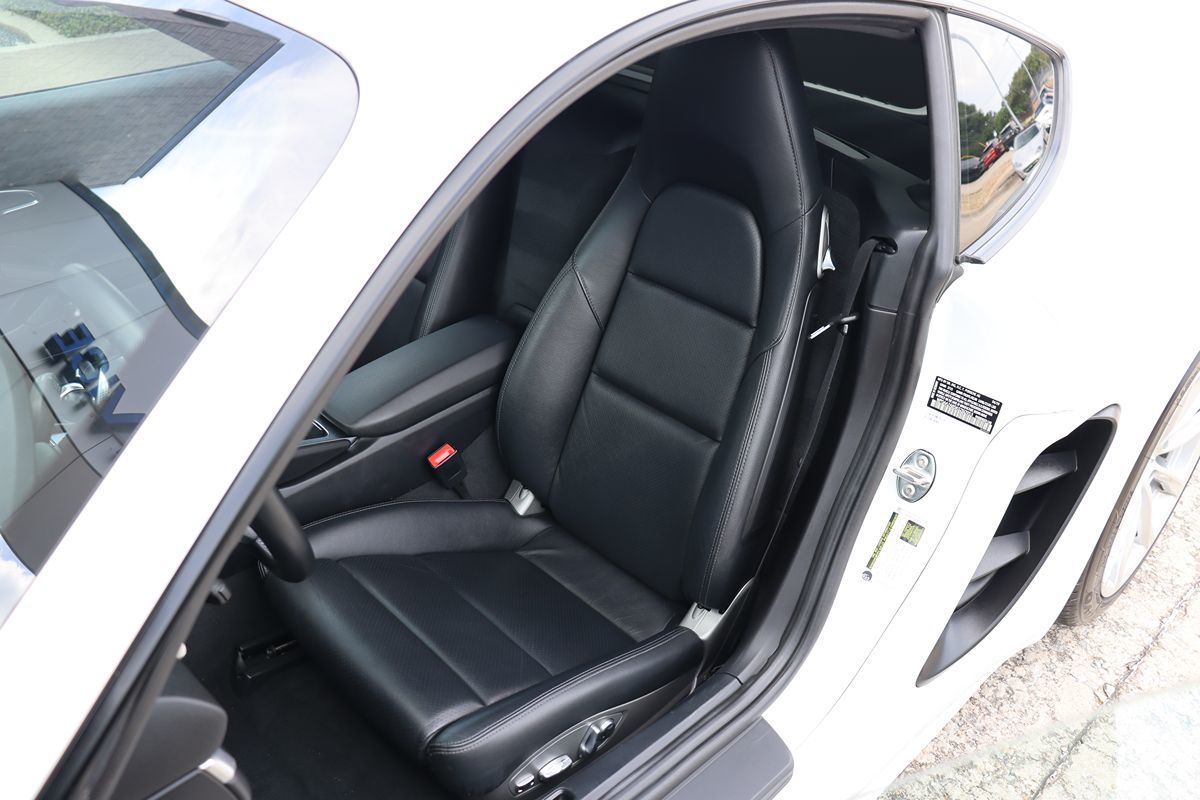 2019 Porsche Cayman Base photo 29
