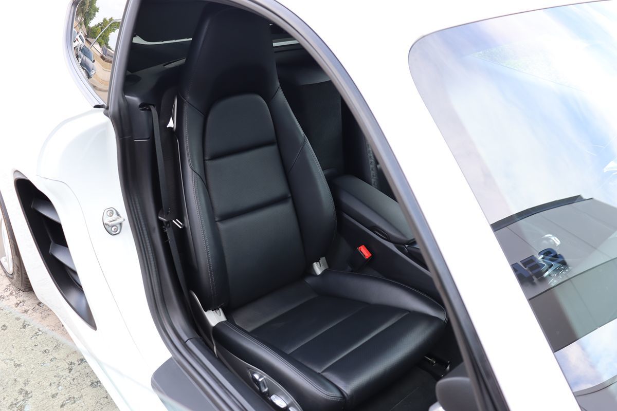 2019 Porsche Cayman Base photo 28