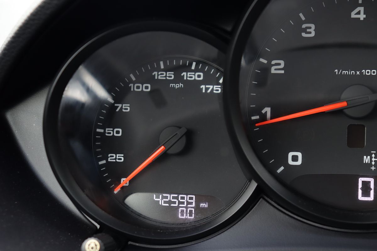 2019 Porsche Cayman Base photo 17