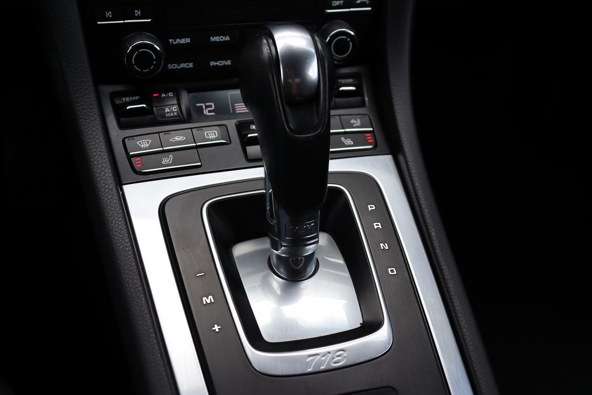 2019 Porsche Cayman Base photo 24