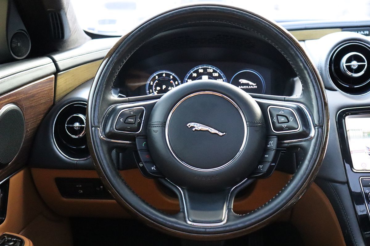 2018 Jaguar XJ XJL Supercharged photo 14