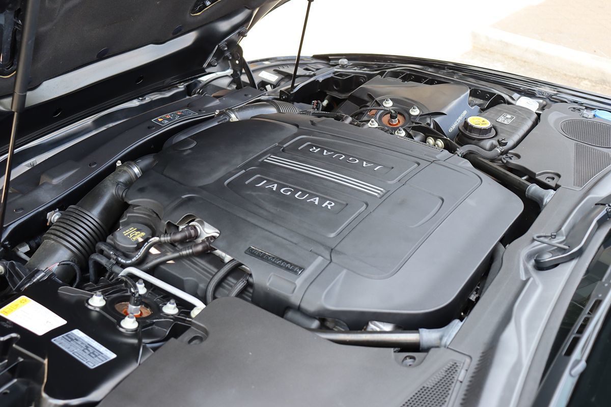 2013 Jaguar XK XKR photo 38