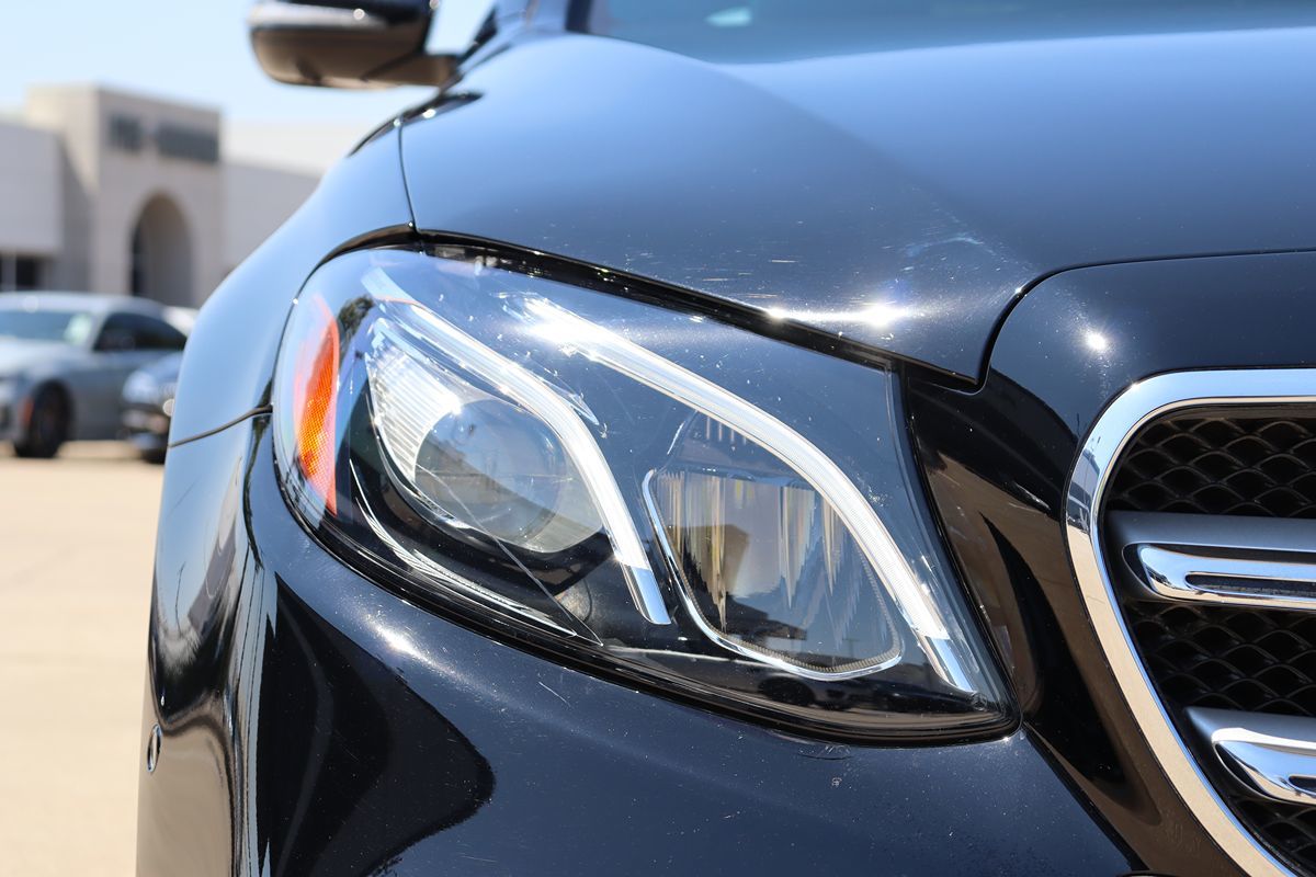 2019 Mercedes Benz E 300 Sedan photo 4