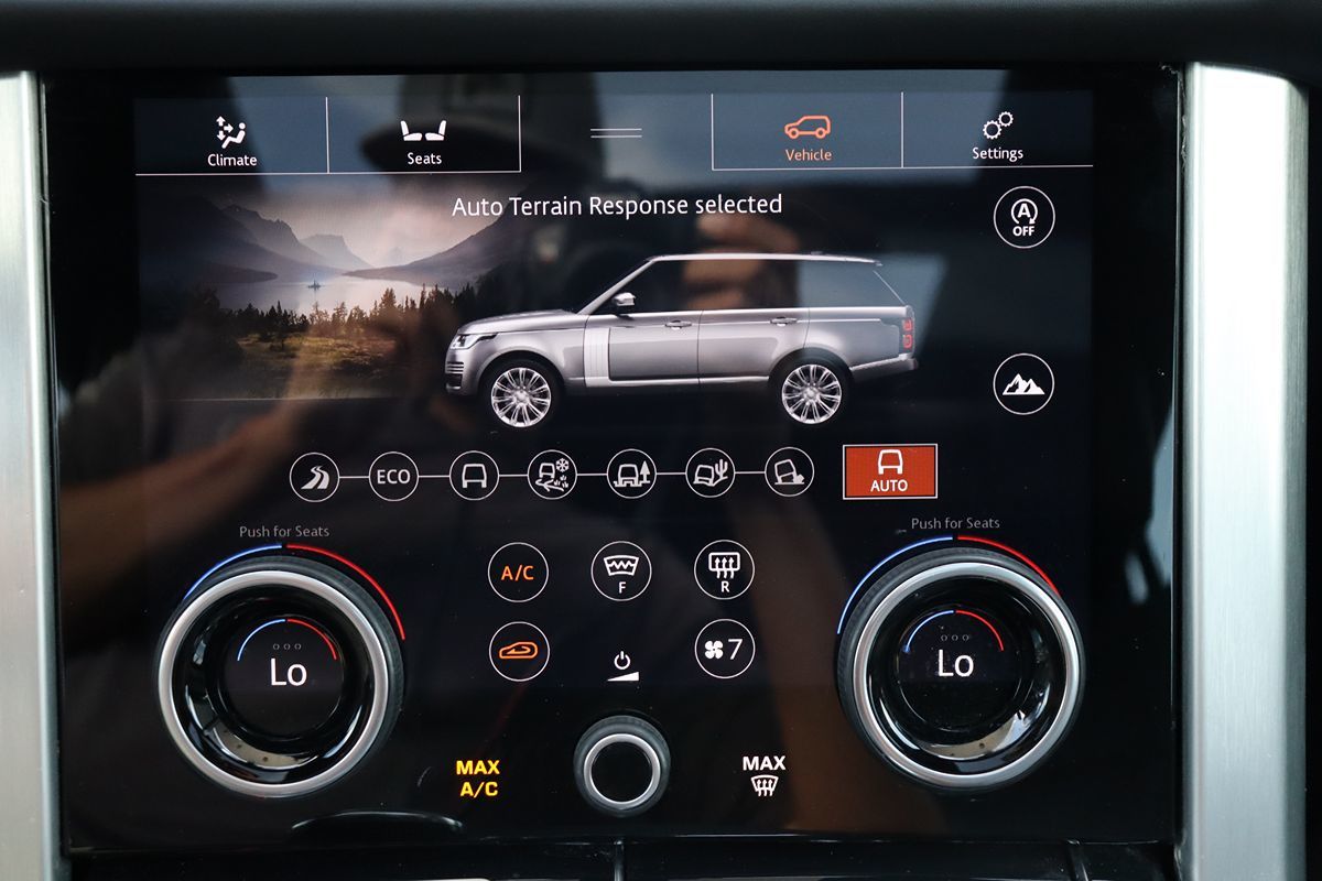 2018 Land Rover Range Rover HSE photo 22