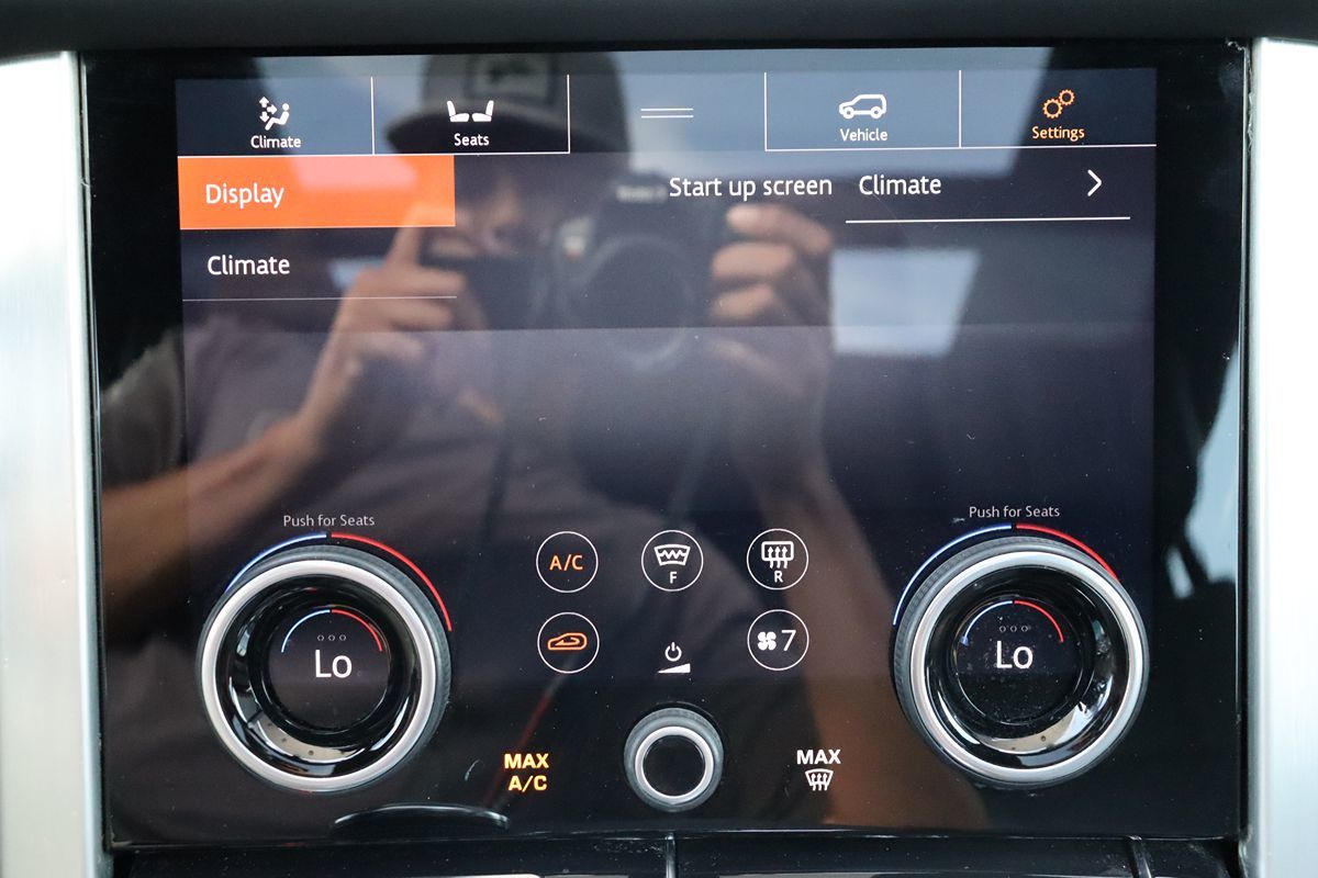 2018 Land Rover Range Rover HSE photo 23