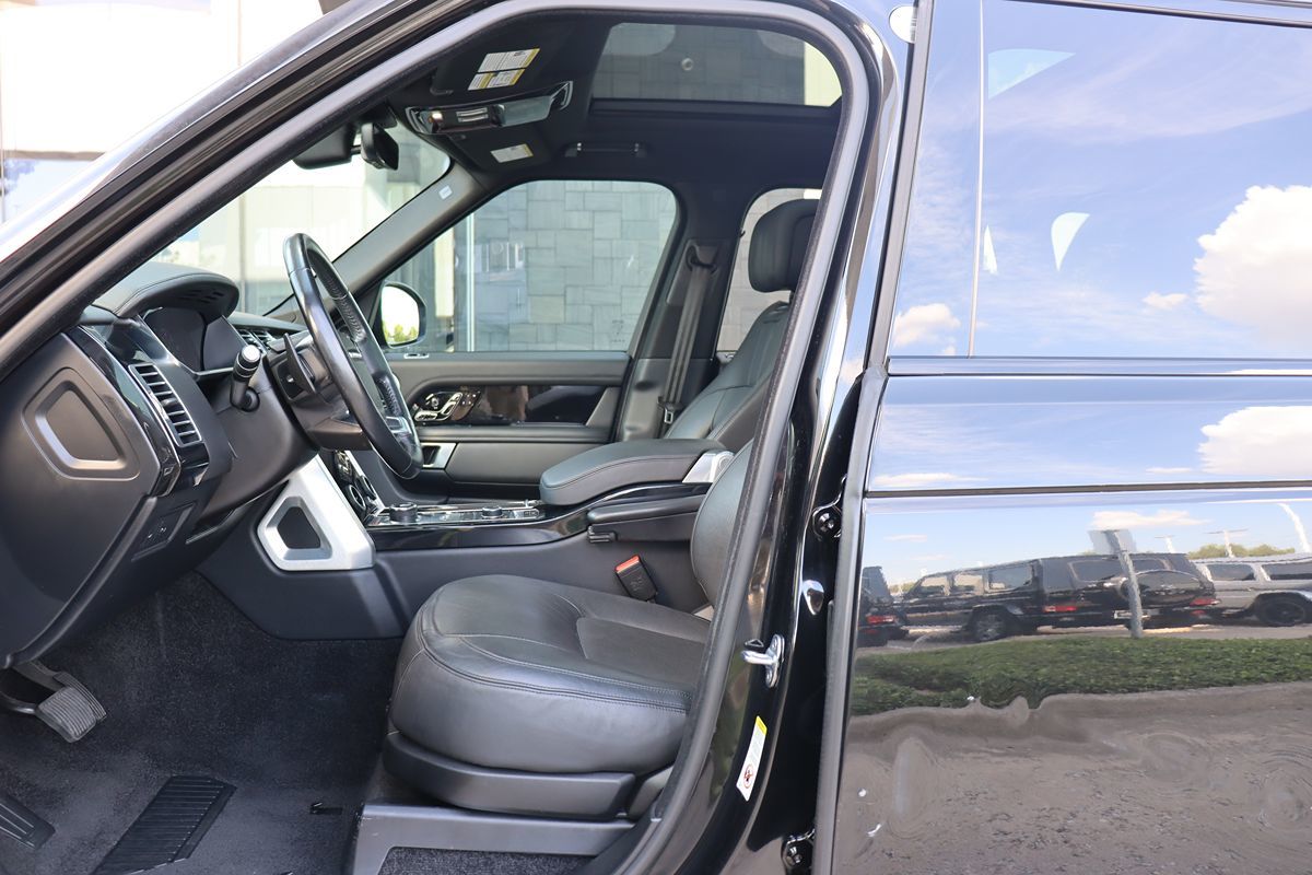 2018 Land Rover Range Rover HSE photo 25