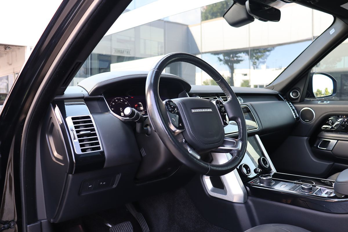 2018 Land Rover Range Rover HSE photo 14