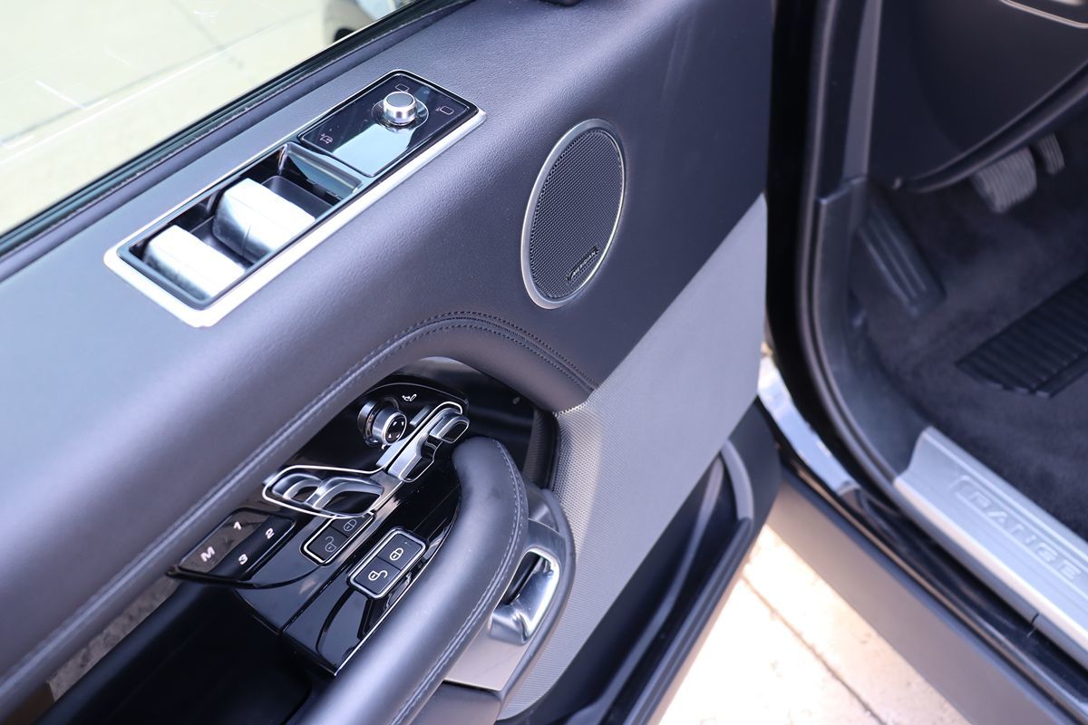 2018 Land Rover Range Rover HSE photo 34