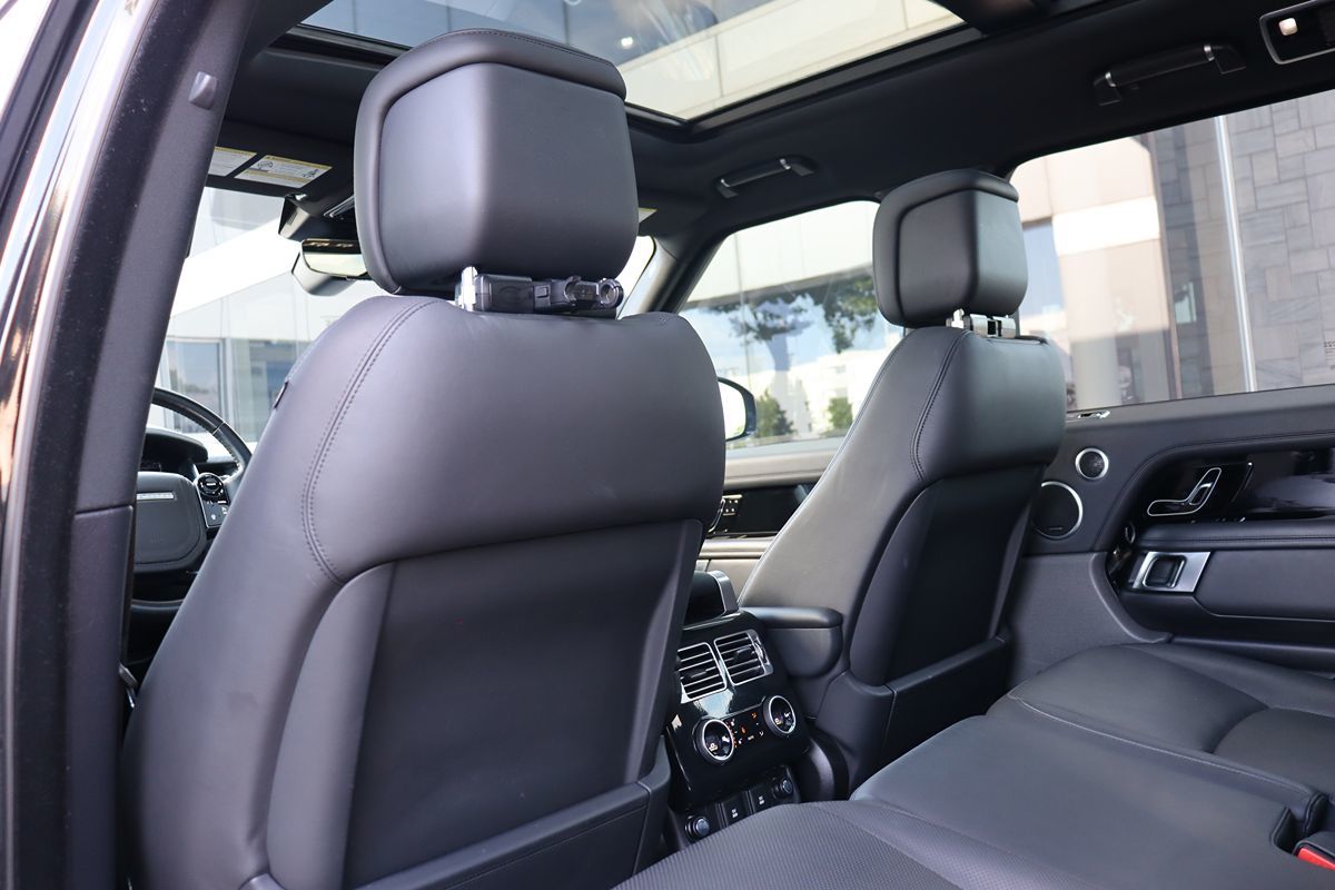 2018 Land Rover Range Rover HSE photo 32