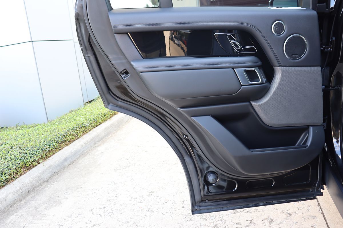 2018 Land Rover Range Rover HSE photo 38