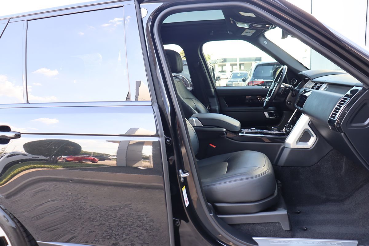 2018 Land Rover Range Rover HSE photo 24
