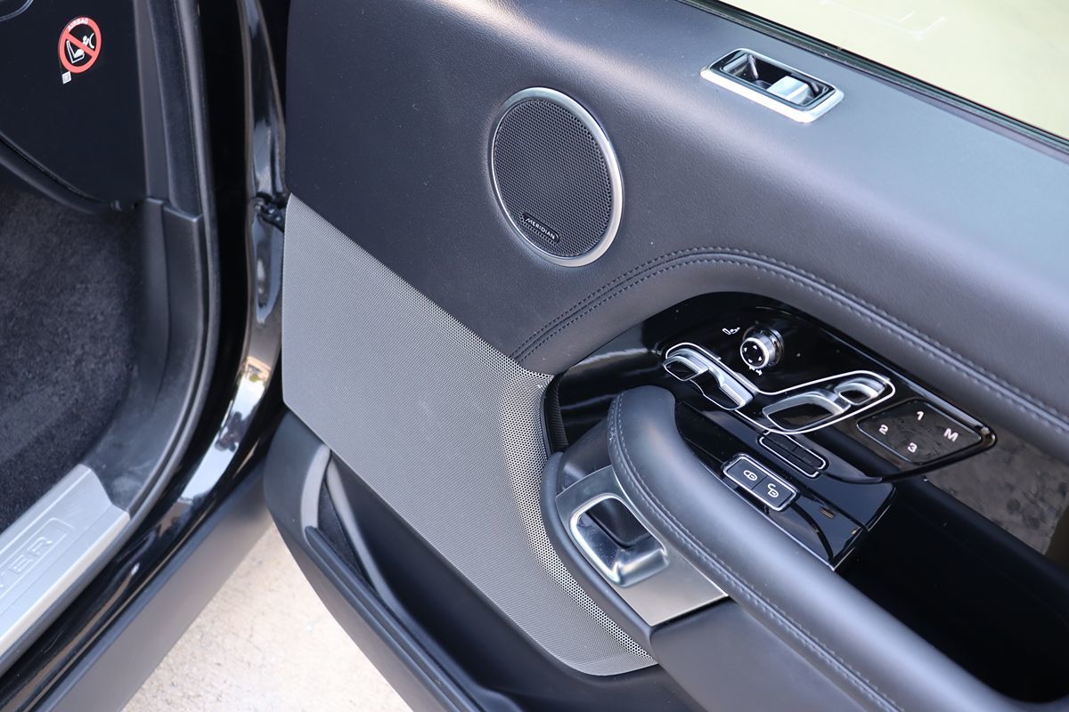2018 Land Rover Range Rover HSE photo 35