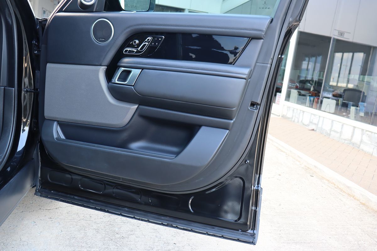 2018 Land Rover Range Rover HSE photo 37