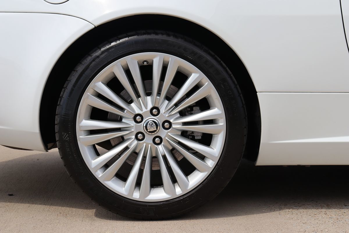 2011 Jaguar XK photo 34