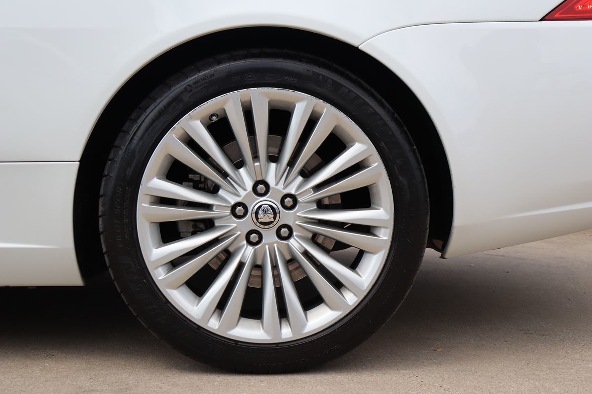 2011 Jaguar XK photo 35