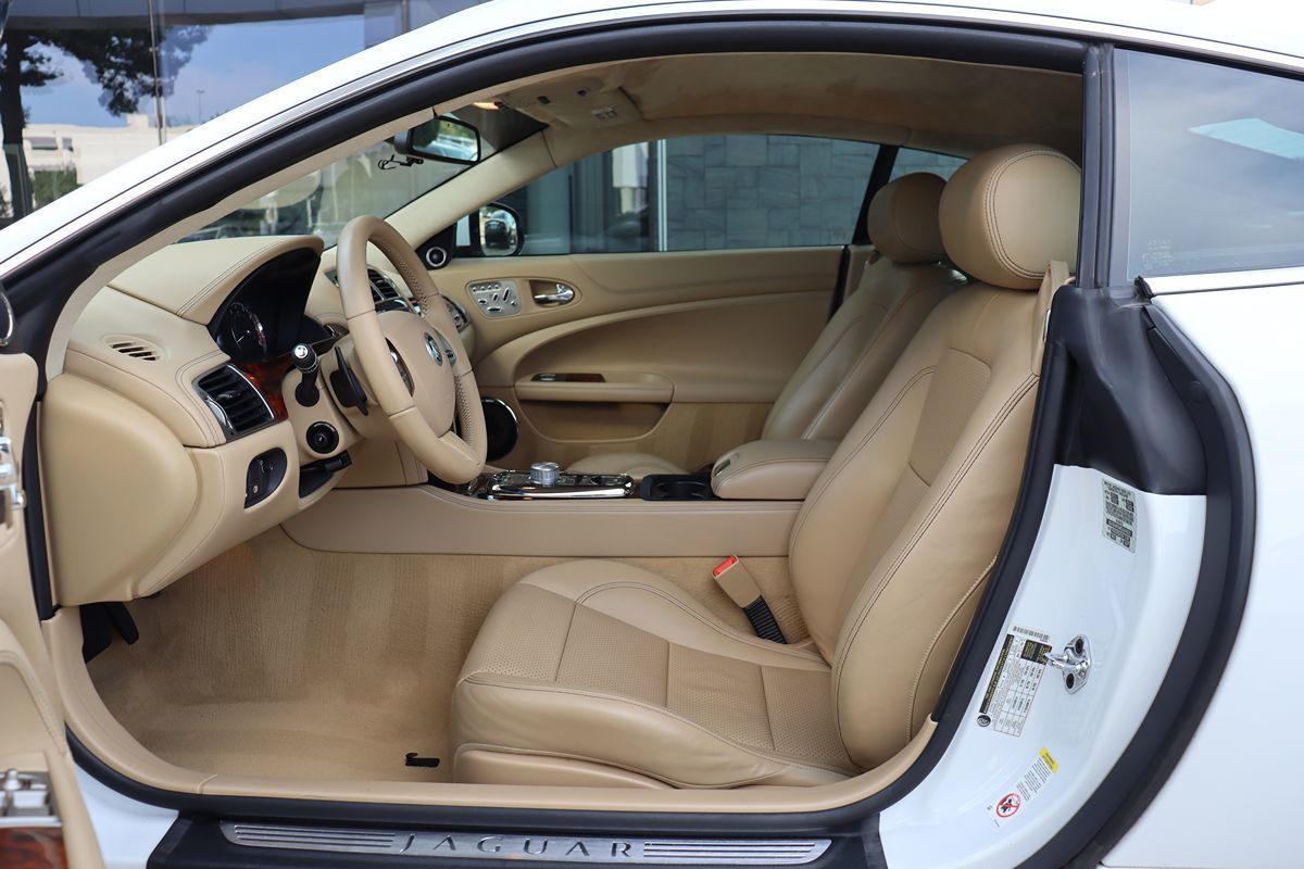 2011 Jaguar XK photo 24