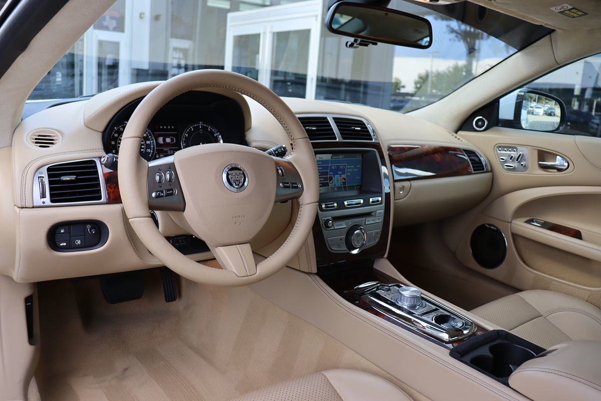 2011 Jaguar XK photo 11