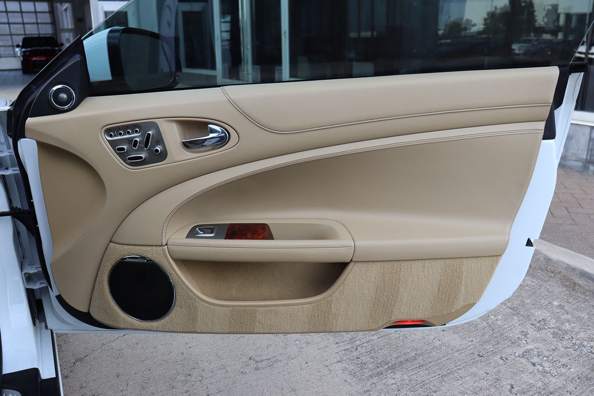 2011 Jaguar XK photo 32