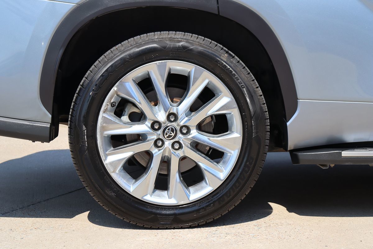 2021 Toyota Highlander Limited photo 41