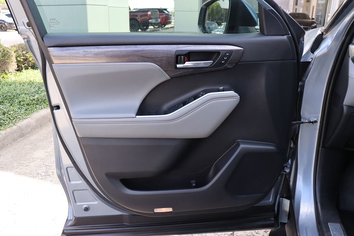 2021 Toyota Highlander Limited photo 35
