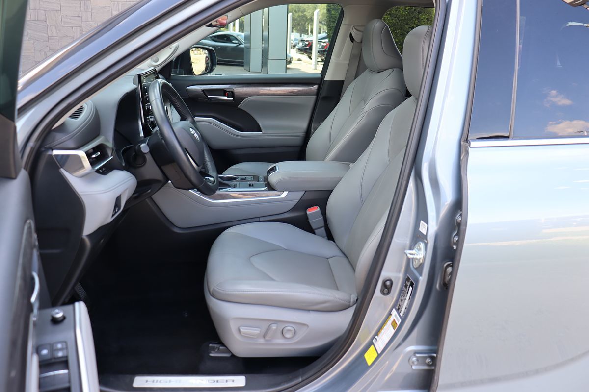 2021 Toyota Highlander Limited photo 25