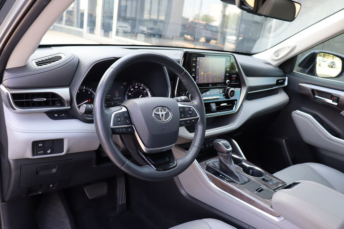 2021 Toyota Highlander Limited photo 10