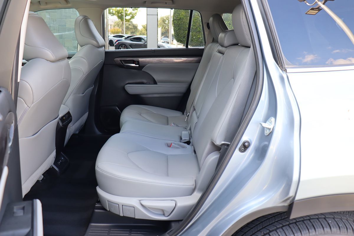 2021 Toyota Highlander Limited photo 31