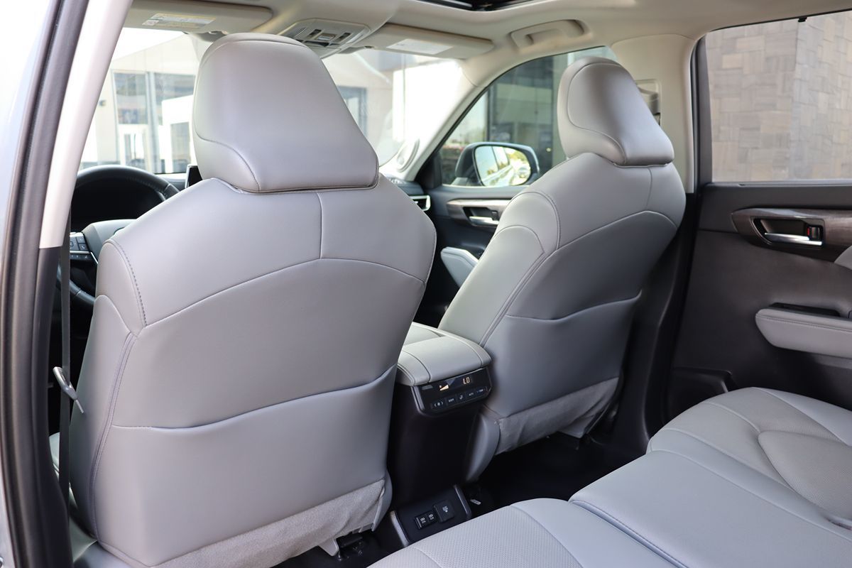 2021 Toyota Highlander Limited photo 28