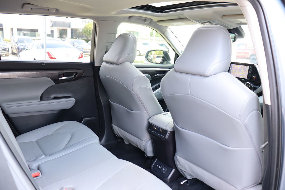 2021 Toyota Highlander Limited photo 29