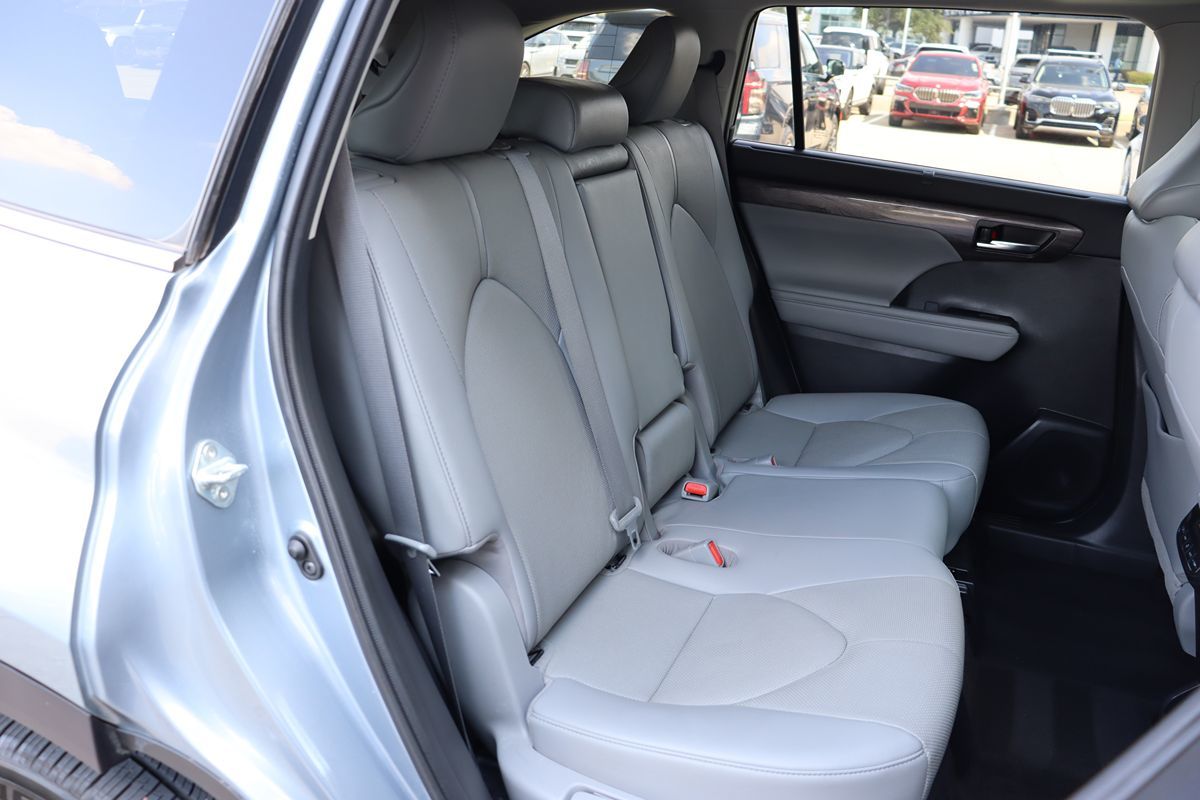 2021 Toyota Highlander Limited photo 32