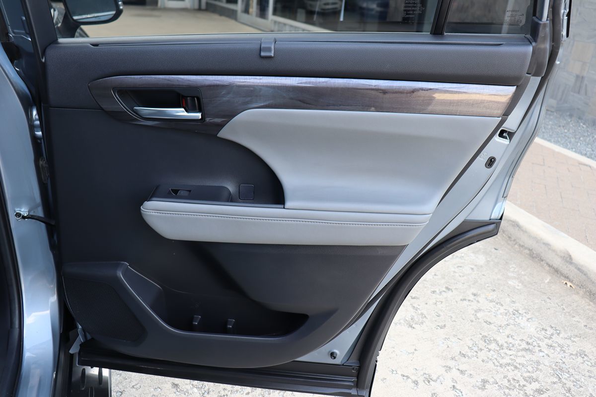 2021 Toyota Highlander Limited photo 38