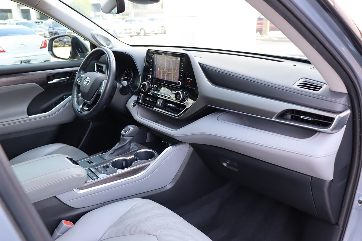 2021 Toyota Highlander Limited photo 11