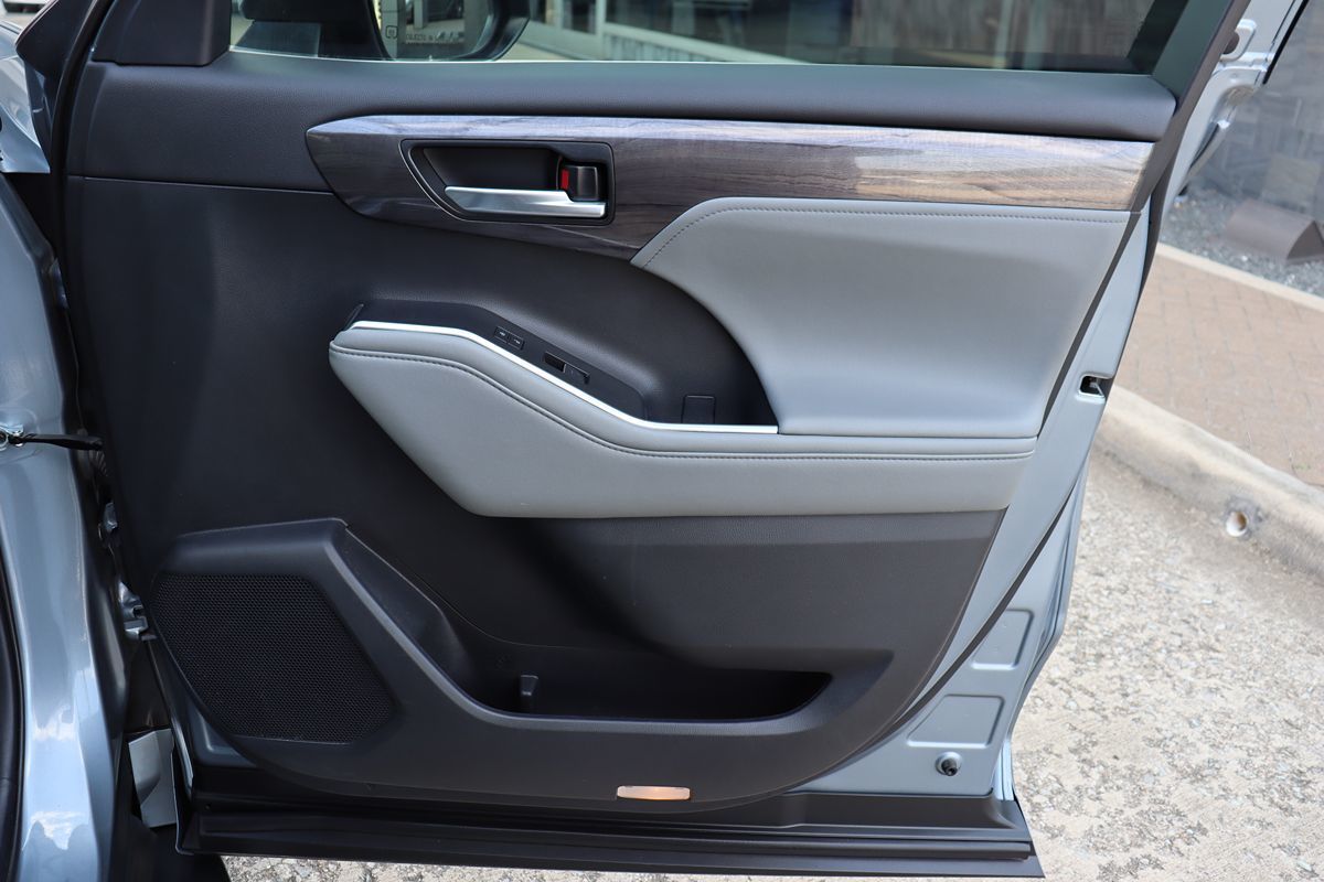 2021 Toyota Highlander Limited photo 36