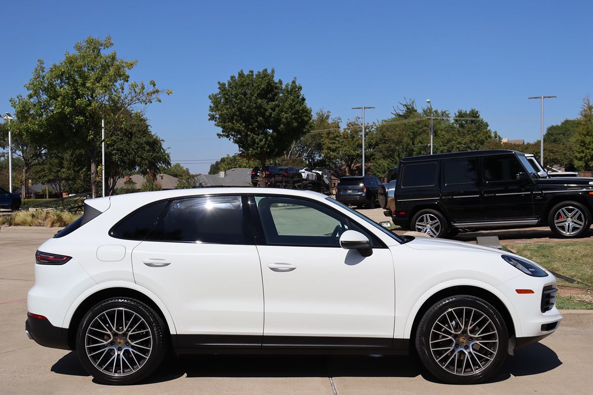 2020 Porsche Cayenne photo 3