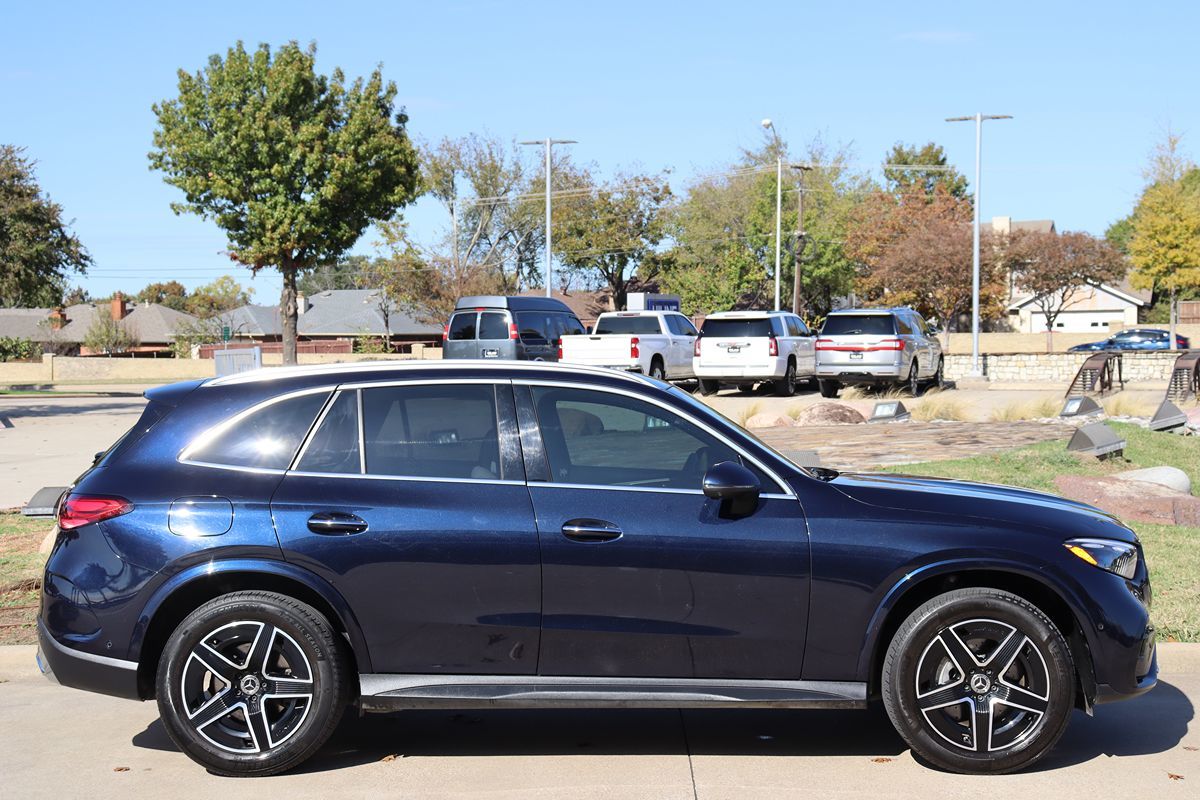 2024 Mercedes Benz GLC 4MATIC 300 photo 3