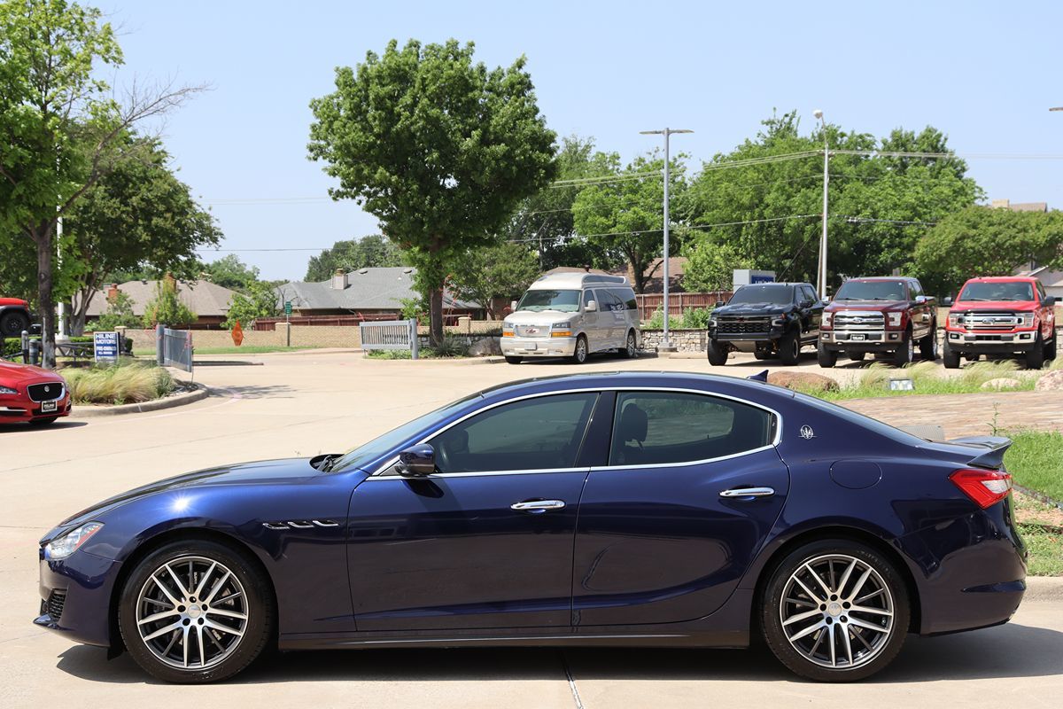 View vehicle photo 7
