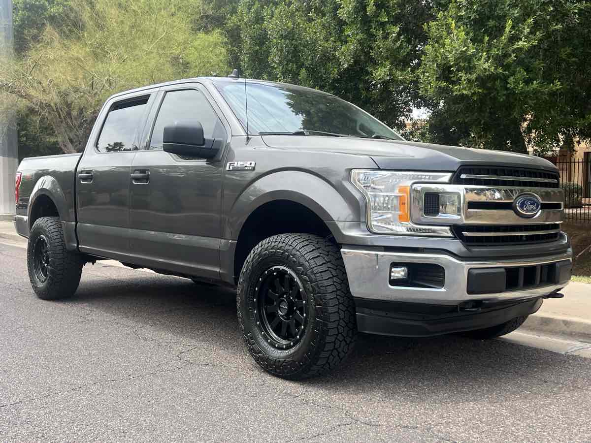2020 Ford F-150 XLT photo 2