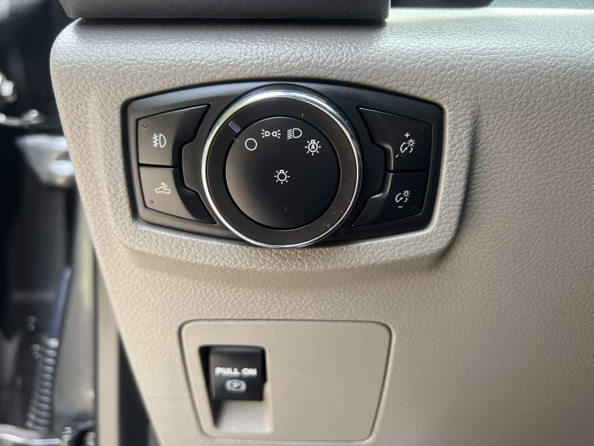 2020 Ford F-150 XLT photo 12