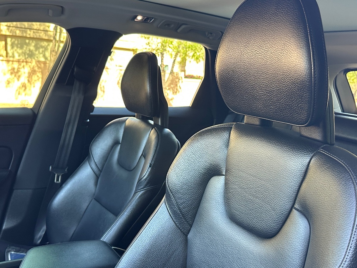 2018 Volvo XC60 T5 Inscription photo 12