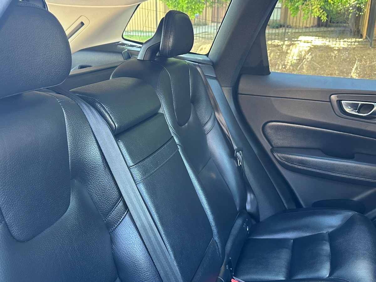 2018 Volvo XC60 T5 Inscription photo 36