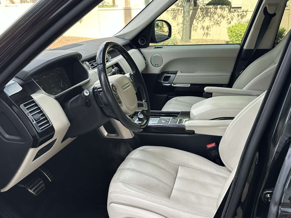 2016 Land Rover Range Rover HSE photo 7