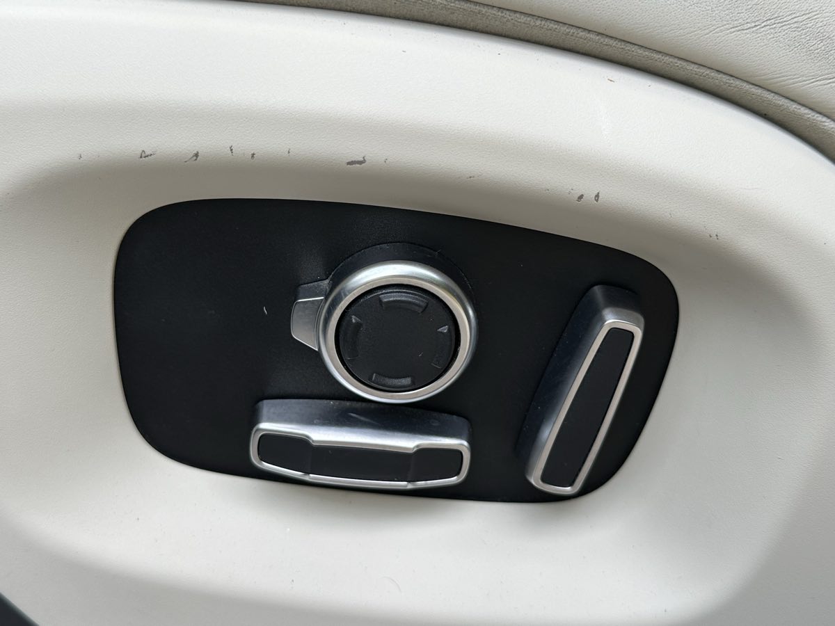 2016 Land Rover Range Rover HSE photo 8