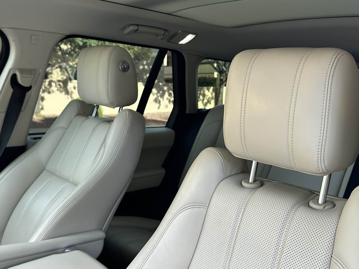 2016 Land Rover Range Rover HSE photo 9