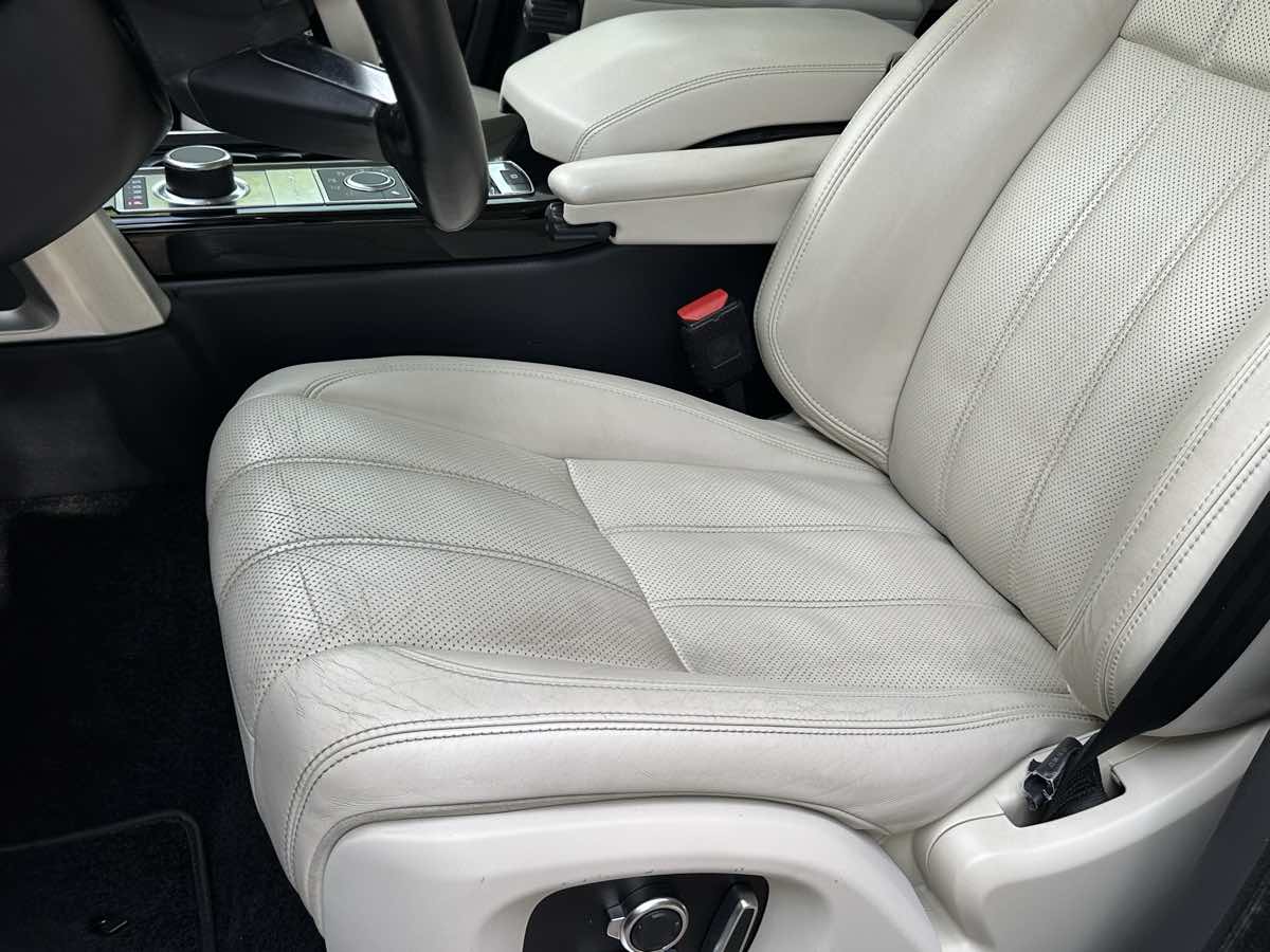 2016 Land Rover Range Rover HSE photo 10
