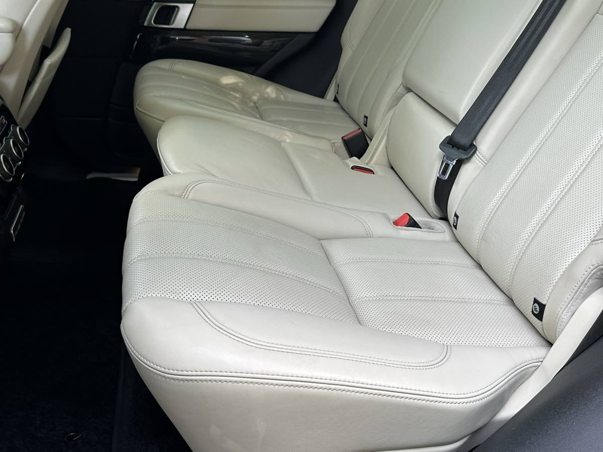 2016 Land Rover Range Rover HSE photo 12