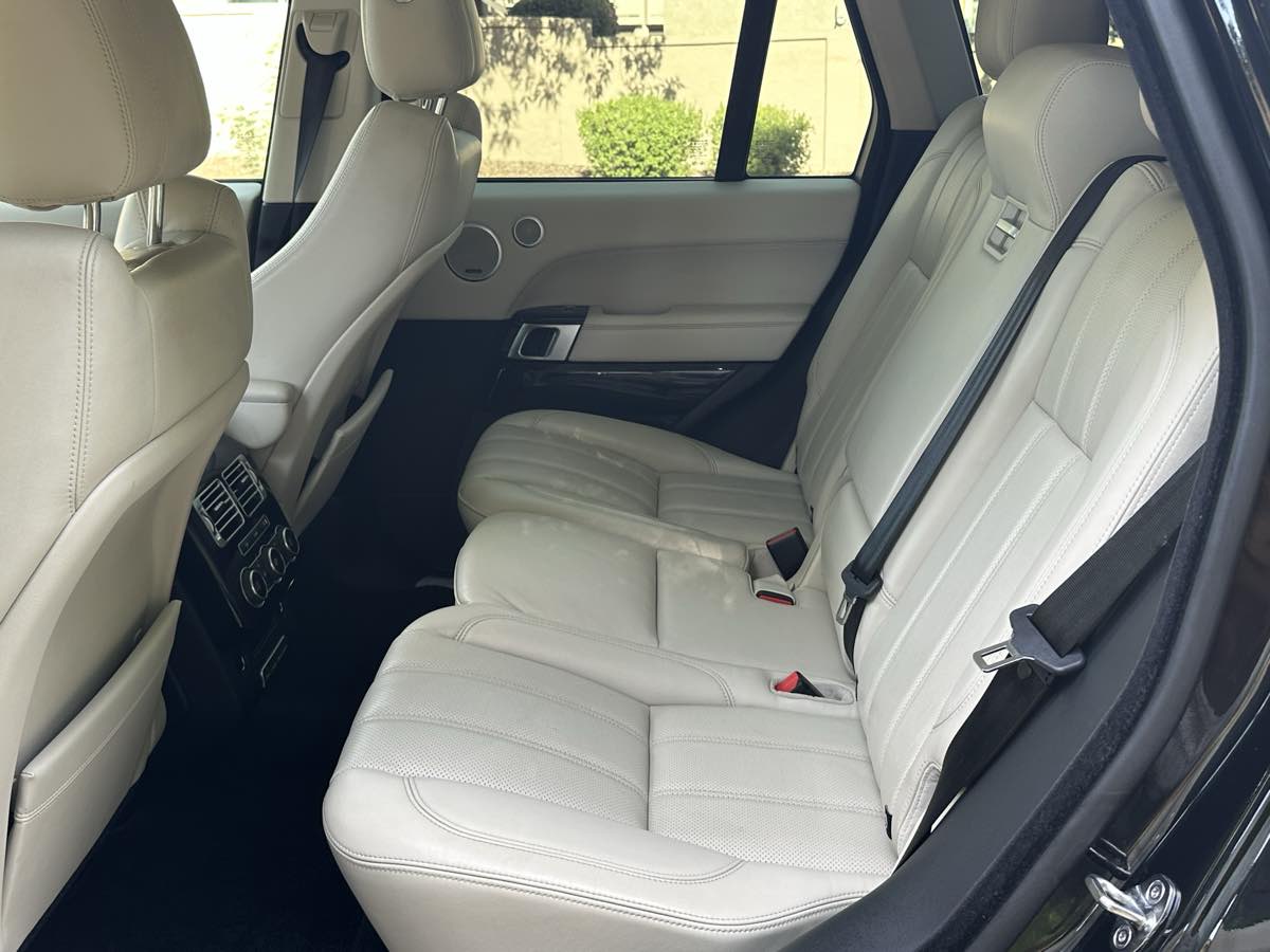 2016 Land Rover Range Rover HSE photo 13