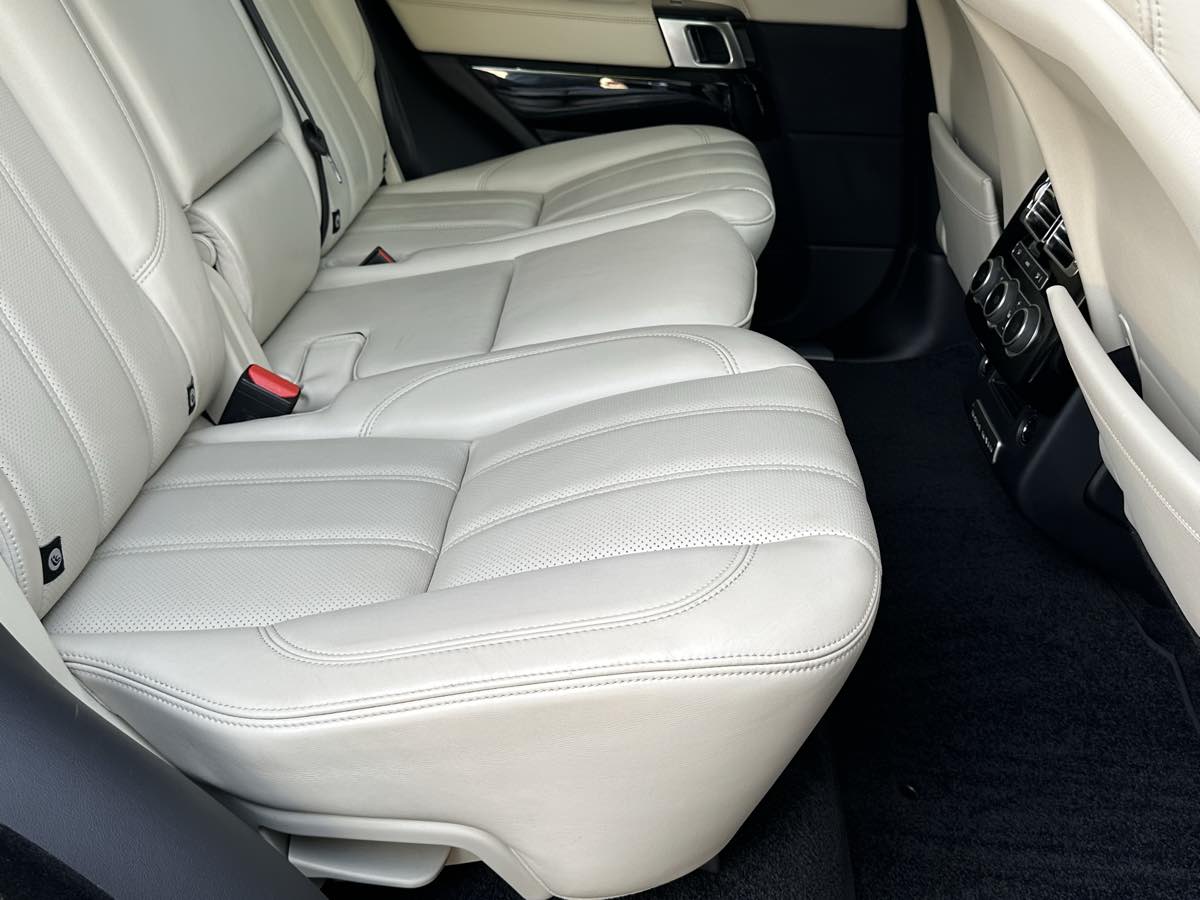 2016 Land Rover Range Rover HSE photo 15