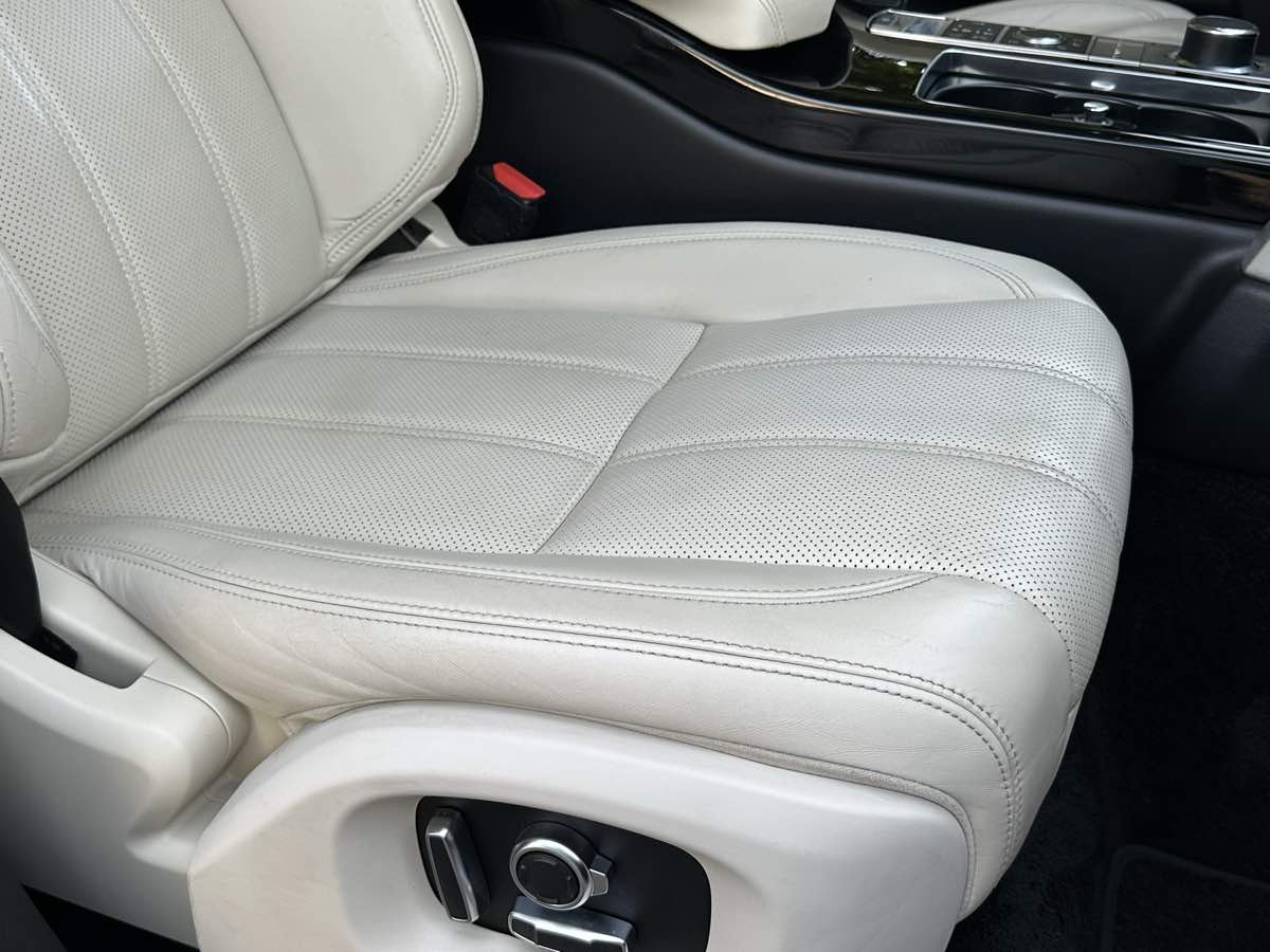 2016 Land Rover Range Rover HSE photo 17